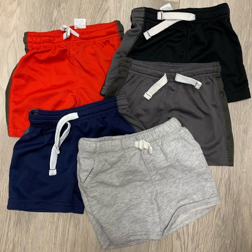 Bundle of Carter’s baby shorts size 9m
